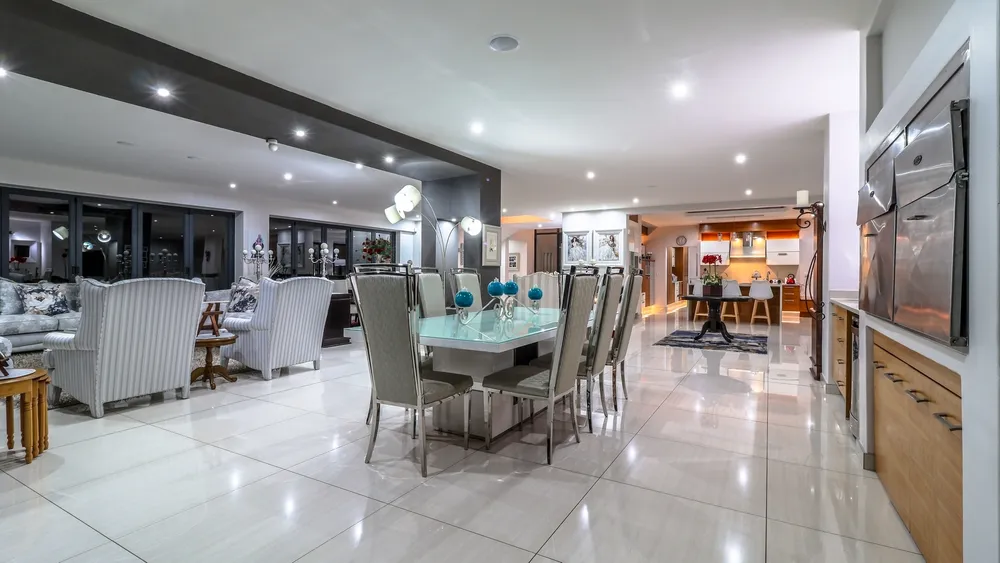 South Africa, Gauteng, Featherbrooke Estate, Crow's Nest, 1220