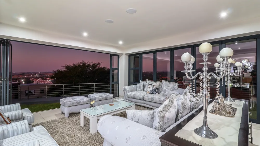 South Africa, Gauteng, Featherbrooke Estate, Crow's Nest, 1220