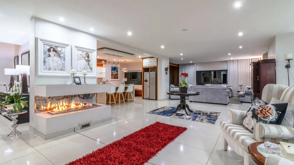South Africa, Gauteng, Featherbrooke Estate, Crow's Nest, 1220