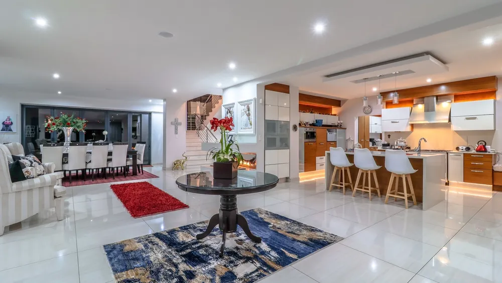 South Africa, Gauteng, Featherbrooke Estate, Crow's Nest, 1220