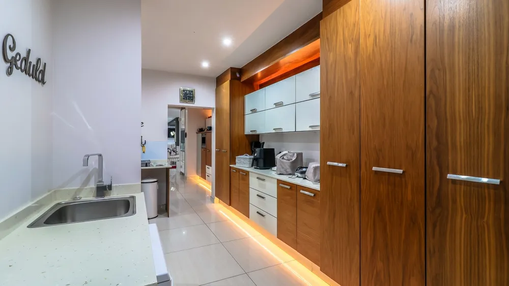 South Africa, Gauteng, Featherbrooke Estate, Crow's Nest, 1220