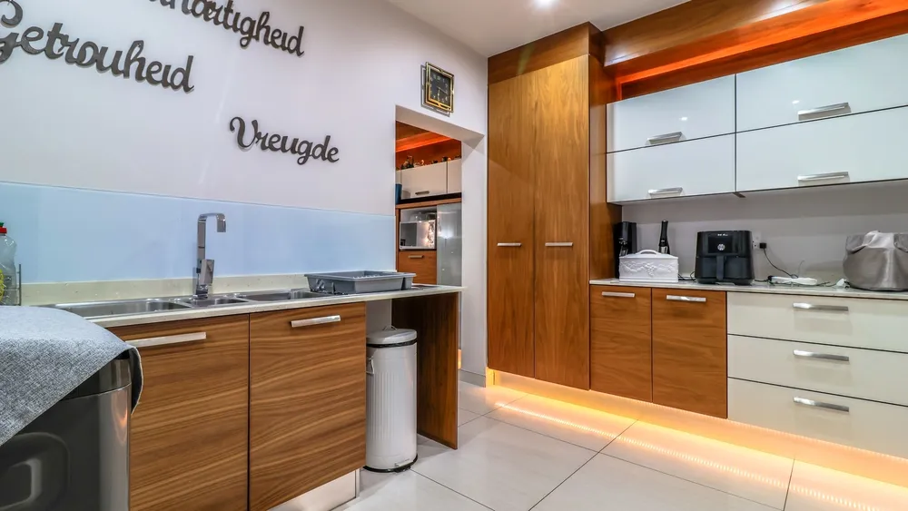 South Africa, Gauteng, Featherbrooke Estate, Crow's Nest, 1220
