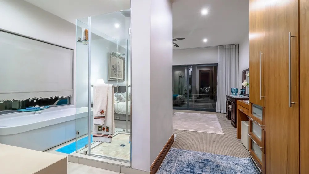 South Africa, Gauteng, Featherbrooke Estate, Crow's Nest, 1220