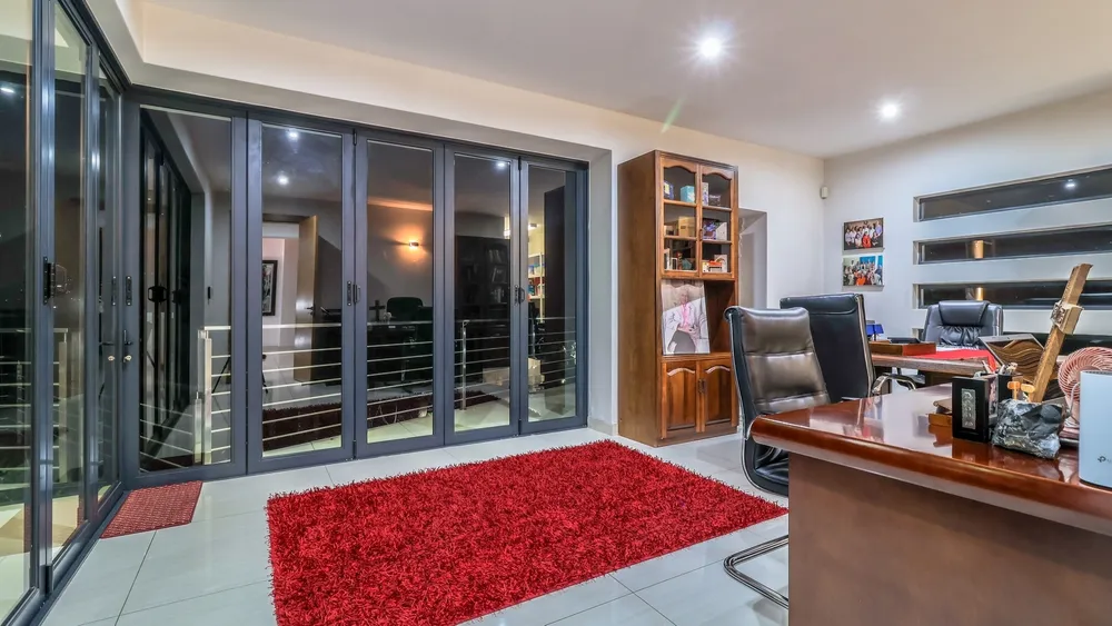 South Africa, Gauteng, Featherbrooke Estate, Crow's Nest, 1220