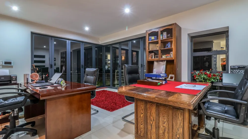 South Africa, Gauteng, Featherbrooke Estate, Crow's Nest, 1220