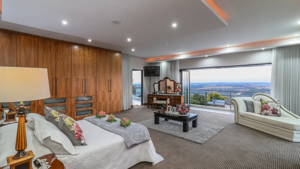 South Africa, Gauteng, Featherbrooke Estate, Crow's Nest, 1220