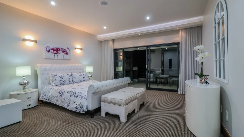South Africa, Gauteng, Featherbrooke Estate, Crow's Nest, 1220