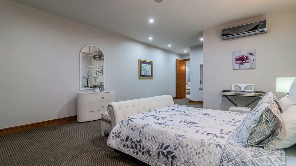 South Africa, Gauteng, Featherbrooke Estate, Crow's Nest, 1220
