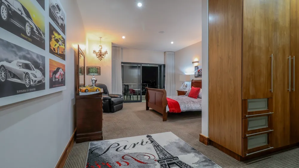 South Africa, Gauteng, Featherbrooke Estate, Crow's Nest, 1220