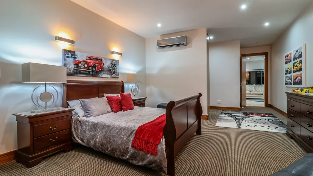 South Africa, Gauteng, Featherbrooke Estate, Crow's Nest, 1220