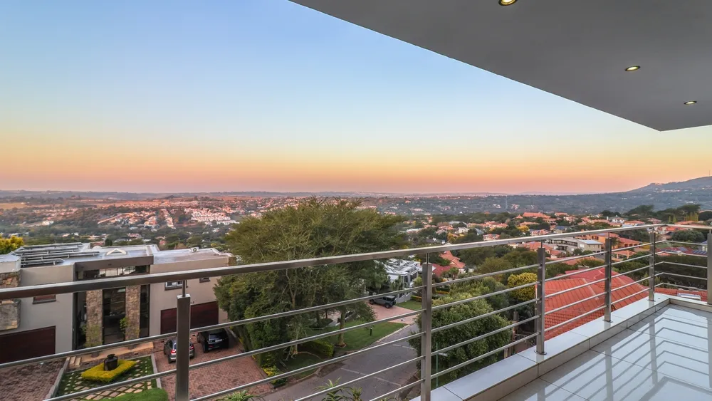 South Africa, Gauteng, Featherbrooke Estate, Crow's Nest, 1220