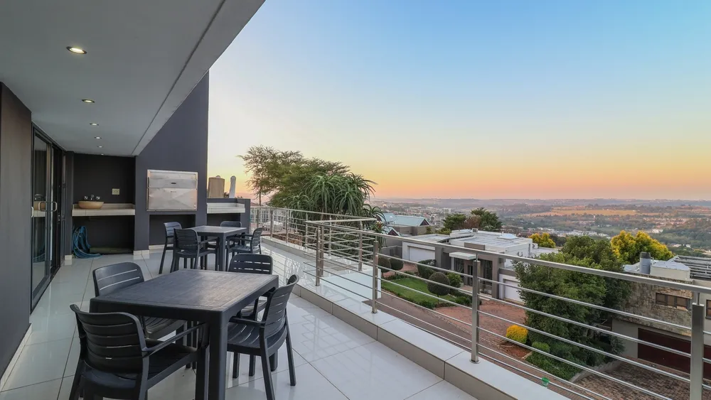 South Africa, Gauteng, Featherbrooke Estate, Crow's Nest, 1220