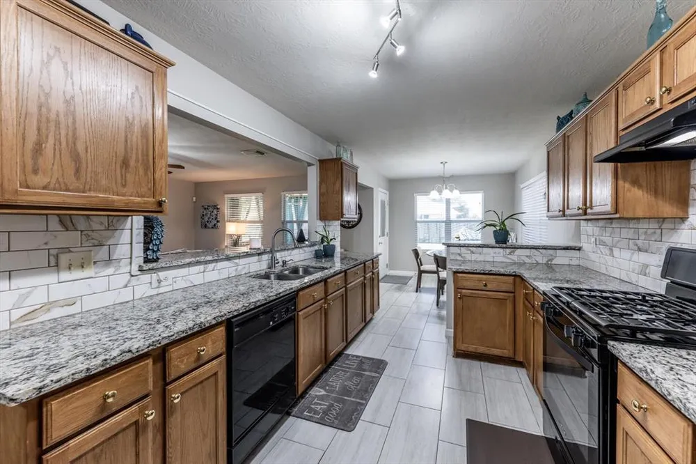 13507 Beech Ridge Ln, Houston, TX 77083