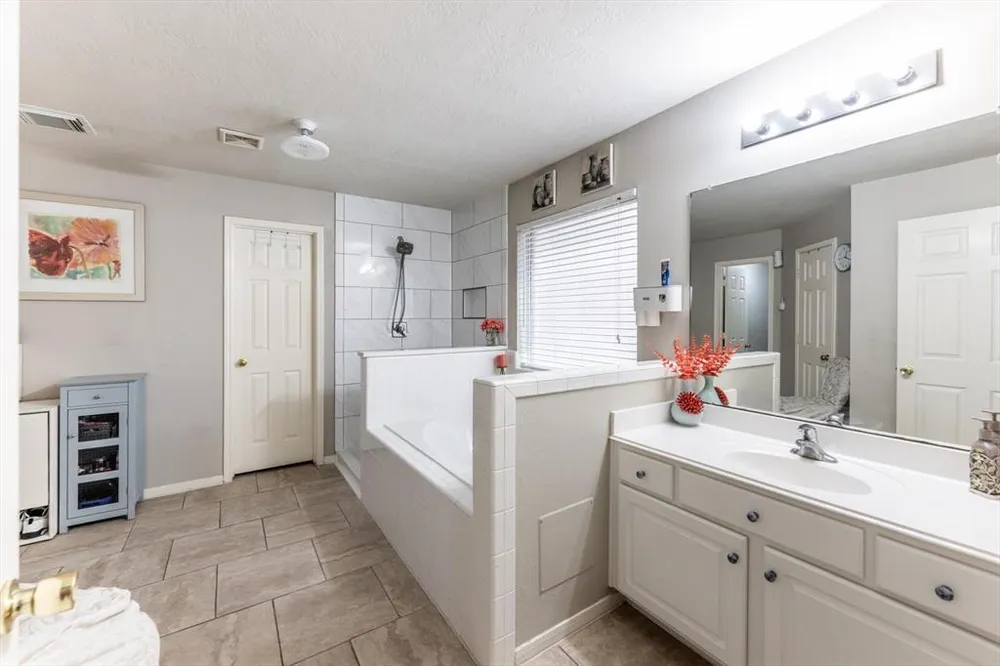 13507 Beech Ridge Ln, Houston, TX 77083