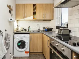 Newbridge Close, Broadbridge Heath, Horsham thumb 3