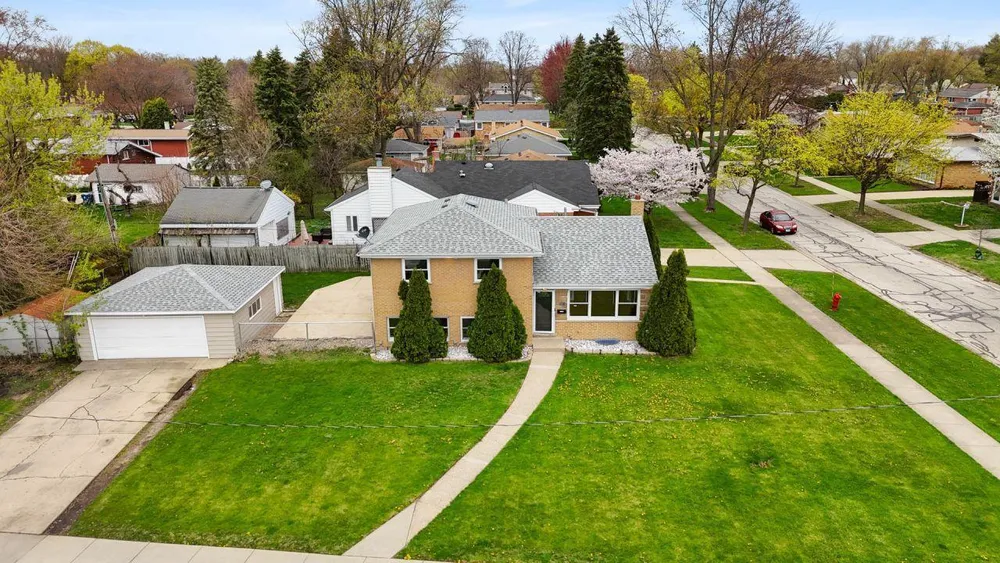 44 Cranbrook Dr, Des Plaines, IL 60016