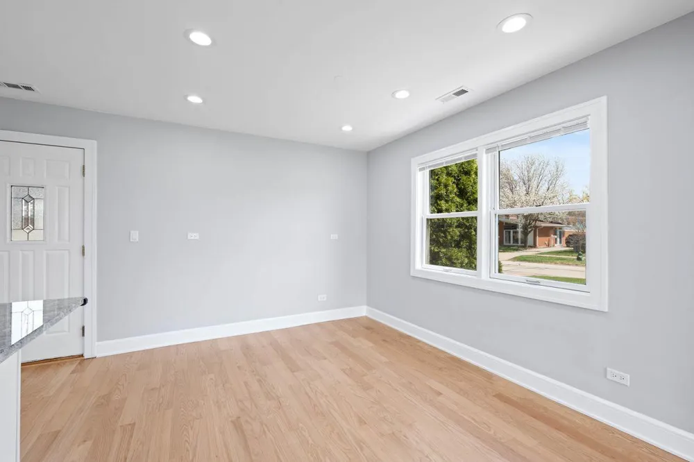 44 Cranbrook Dr, Des Plaines, IL 60016