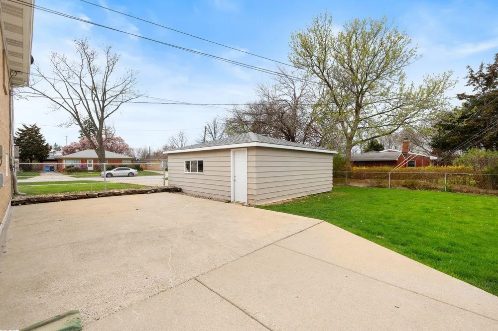 44 Cranbrook Dr, Des Plaines, IL 60016