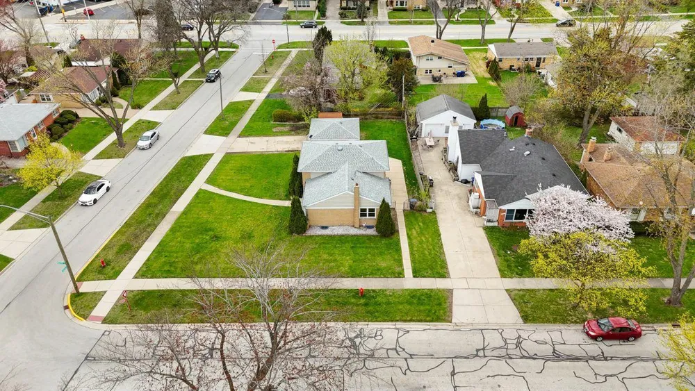 44 Cranbrook Dr, Des Plaines, IL 60016