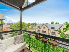 Conrads Yard, Hertford thumb 2