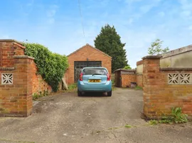 Storefield Cottages, Kettering thumb 3