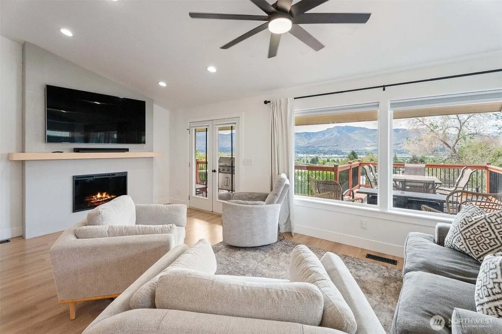 2707 Angel Ln, East Wenatchee, WA 98802