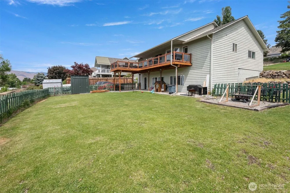 2707 Angel Ln, East Wenatchee, WA 98802