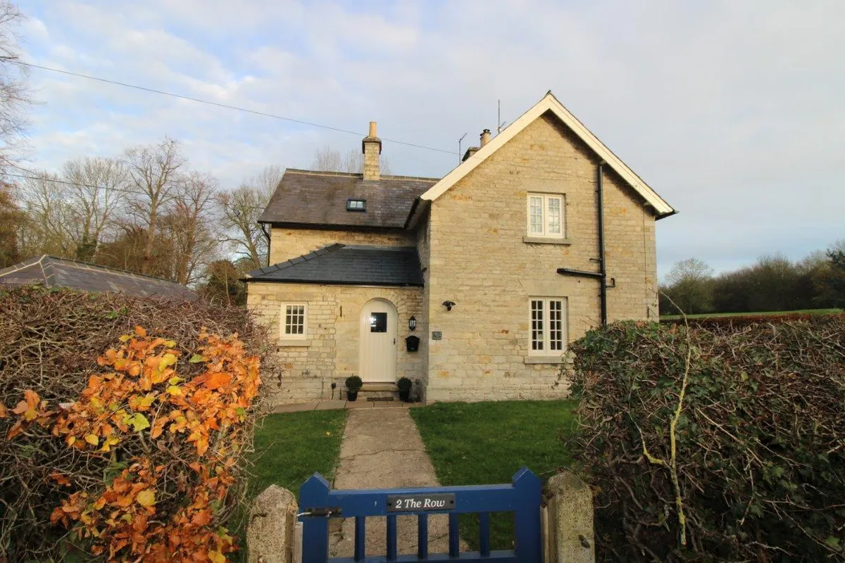 THE ROW, LITTLE PONTON