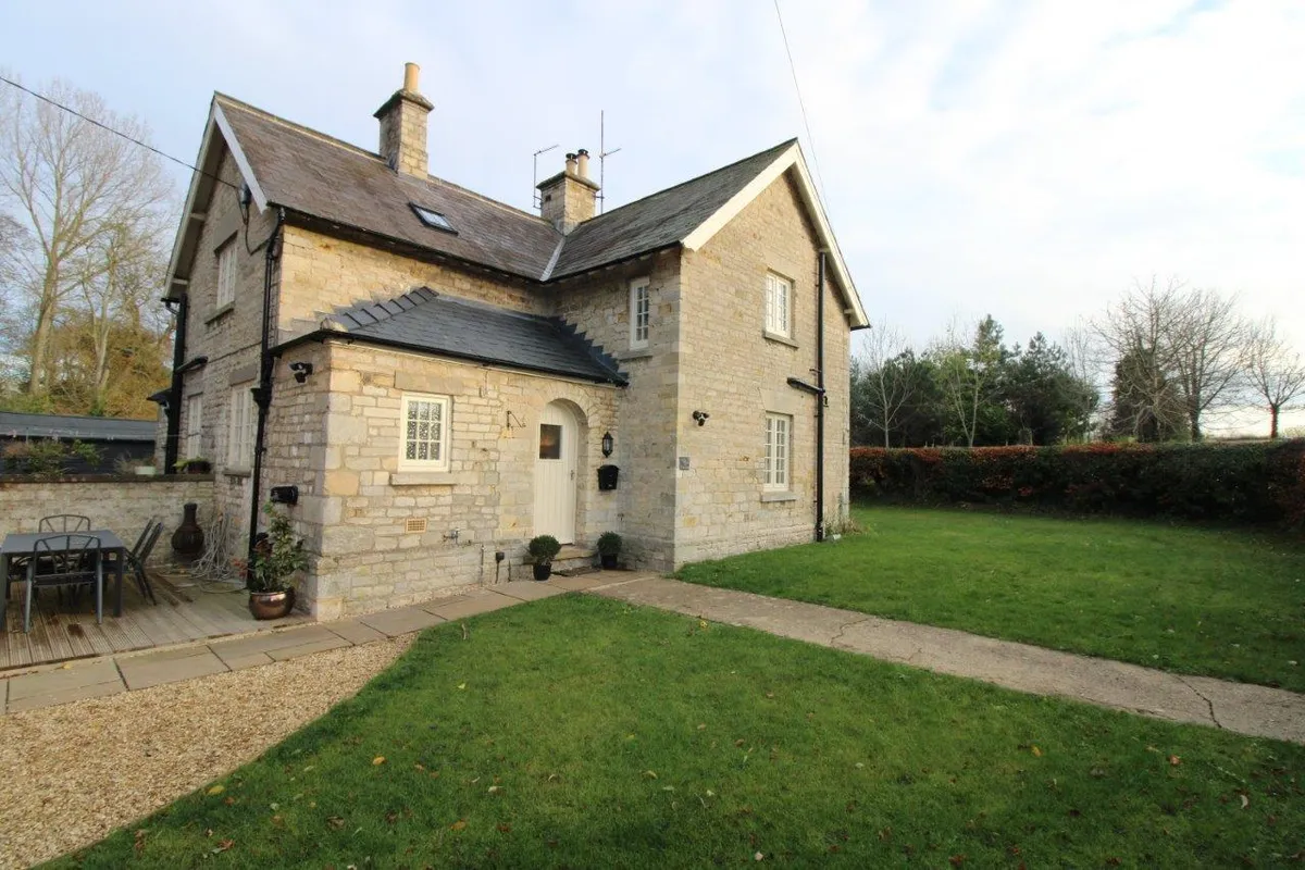 THE ROW, LITTLE PONTON