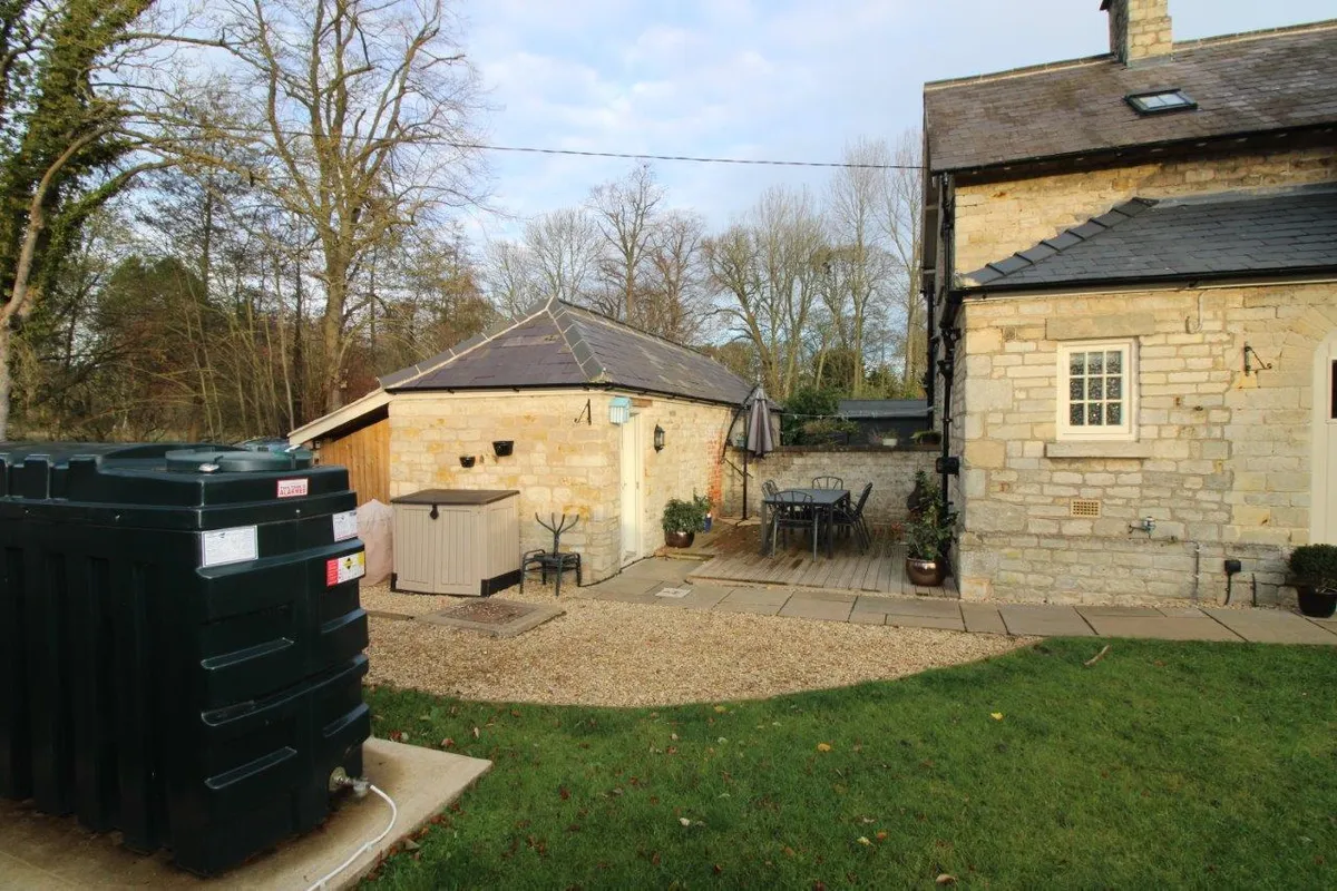 THE ROW, LITTLE PONTON