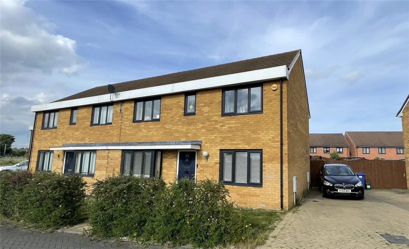 Pipit Close, East Tilbury, Essex, RM18