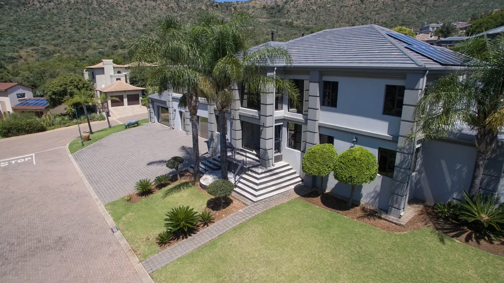 Video tour for South Africa, Gauteng, Featherbrooke Estate, Plover's Nest, 1151