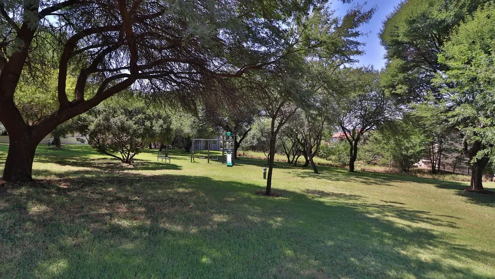 South Africa, Gauteng, Featherbrooke Estate, Plover's Nest, 1151
