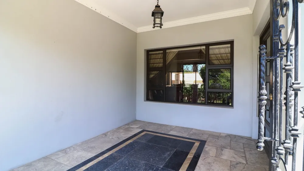 South Africa, Gauteng, Featherbrooke Estate, Plover's Nest, 1151