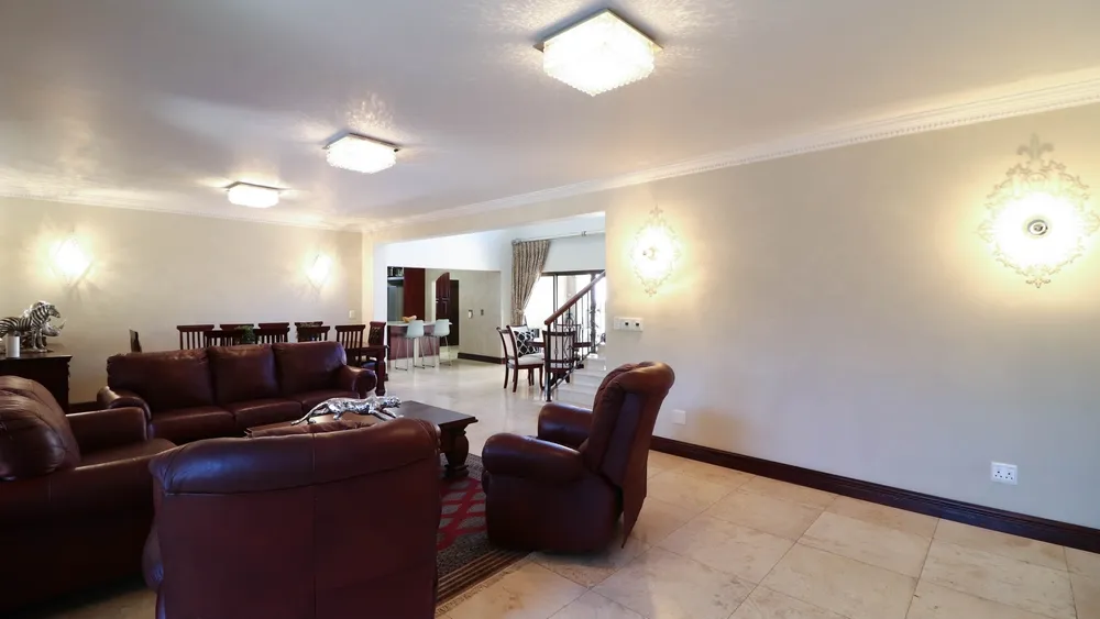 South Africa, Gauteng, Featherbrooke Estate, Plover's Nest, 1151
