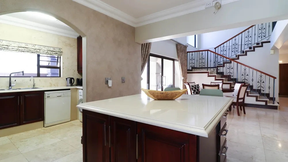 South Africa, Gauteng, Featherbrooke Estate, Plover's Nest, 1151