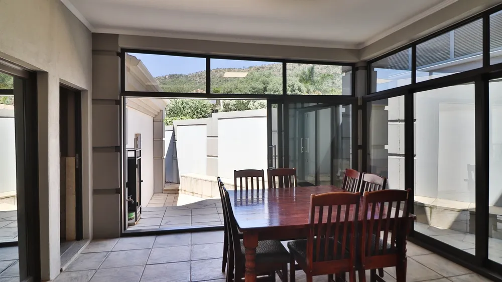South Africa, Gauteng, Featherbrooke Estate, Plover's Nest, 1151