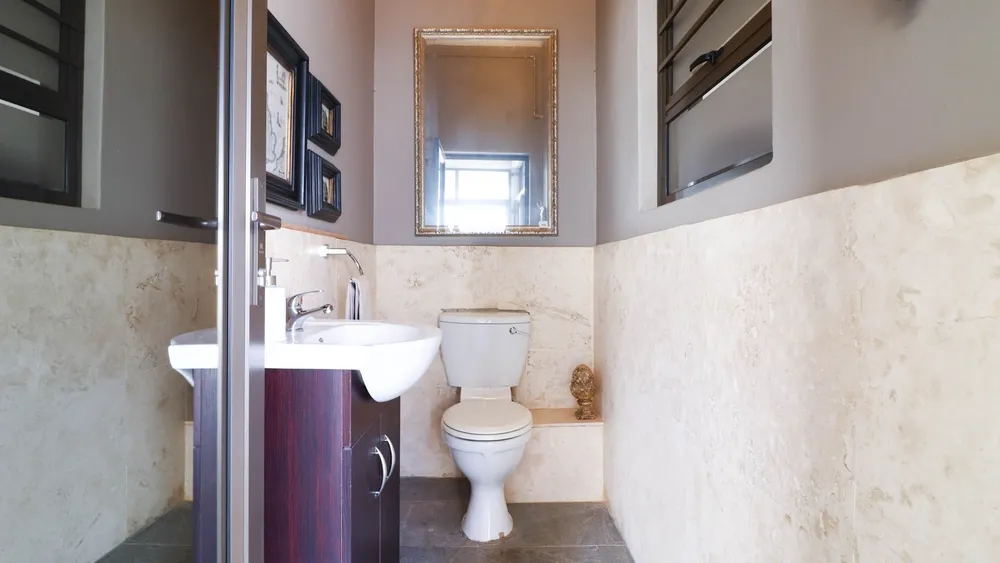 South Africa, Gauteng, Featherbrooke Estate, Plover's Nest, 1151