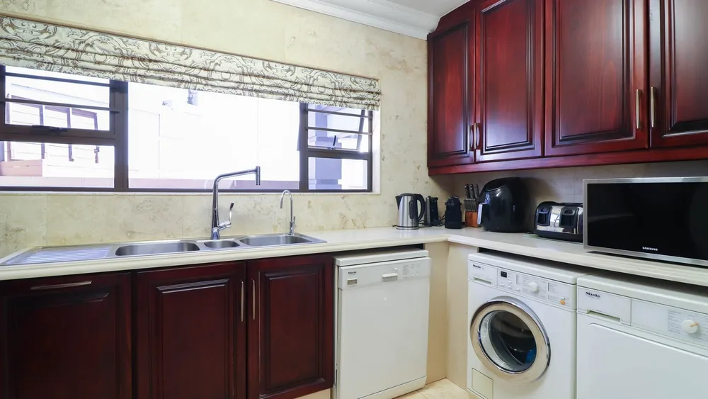 South Africa, Gauteng, Featherbrooke Estate, Plover's Nest, 1151