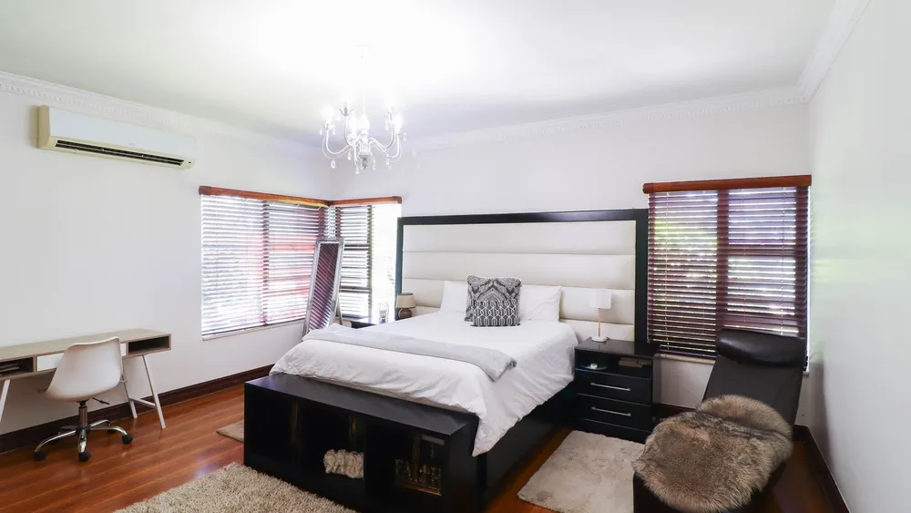 South Africa, Gauteng, Featherbrooke Estate, Plover's Nest, 1151