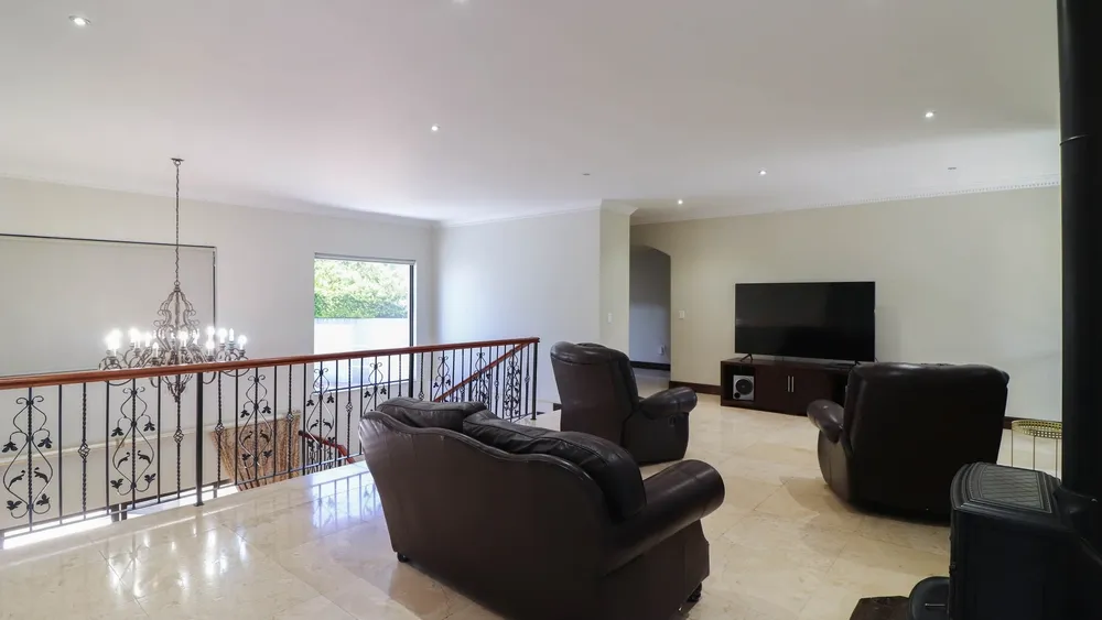 South Africa, Gauteng, Featherbrooke Estate, Plover's Nest, 1151