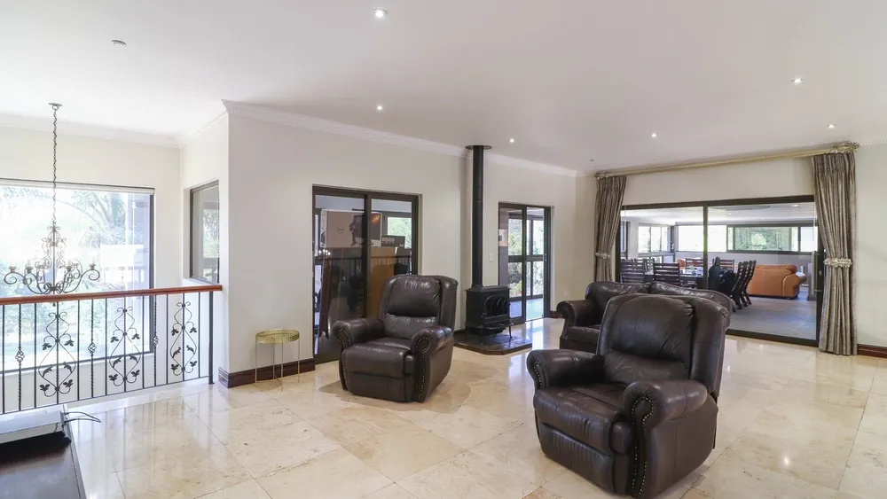 South Africa, Gauteng, Featherbrooke Estate, Plover's Nest, 1151