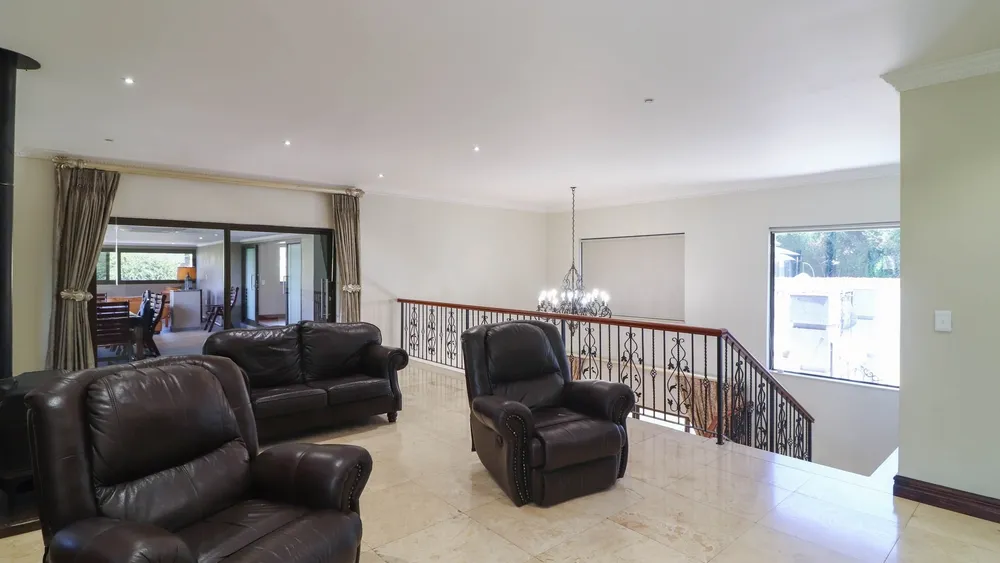 South Africa, Gauteng, Featherbrooke Estate, Plover's Nest, 1151