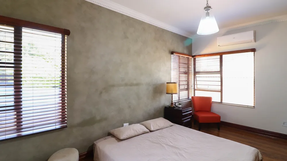 South Africa, Gauteng, Featherbrooke Estate, Plover's Nest, 1151