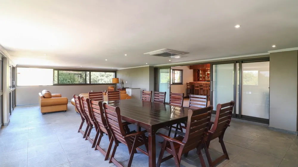South Africa, Gauteng, Featherbrooke Estate, Plover's Nest, 1151