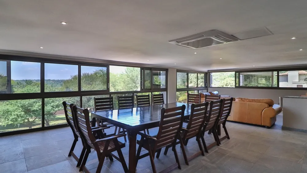 South Africa, Gauteng, Featherbrooke Estate, Plover's Nest, 1151