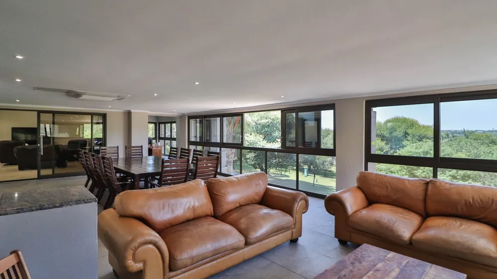 South Africa, Gauteng, Featherbrooke Estate, Plover's Nest, 1151