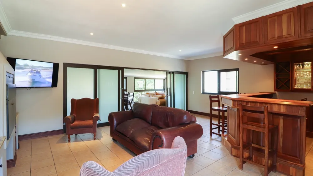 South Africa, Gauteng, Featherbrooke Estate, Plover's Nest, 1151
