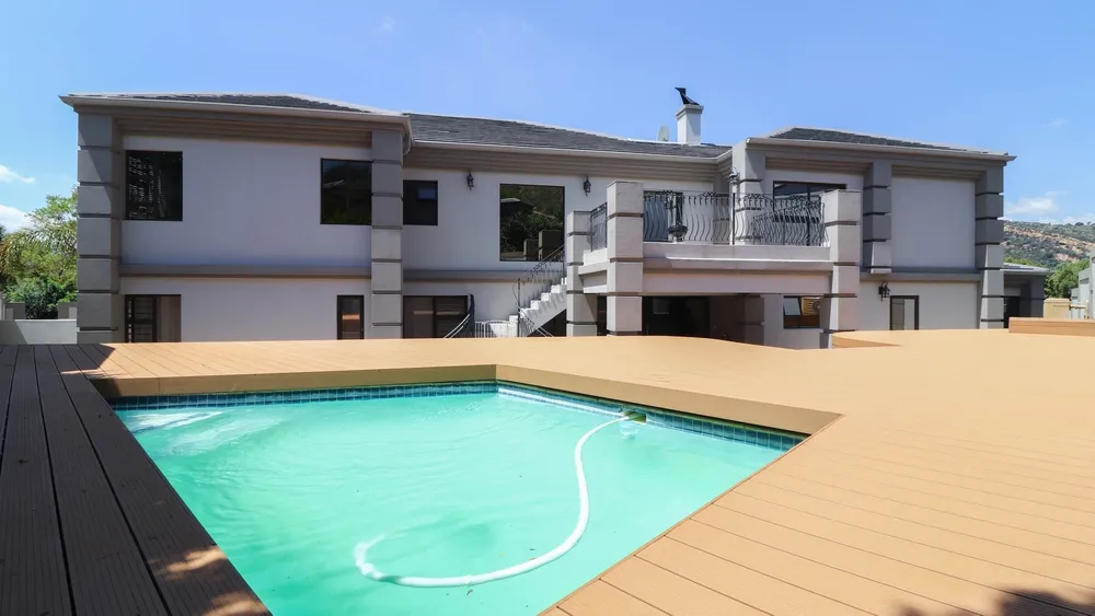 South Africa, Gauteng, Featherbrooke Estate, Plover's Nest, 1151