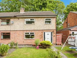 College Grove Close, WAKEFIELD photo